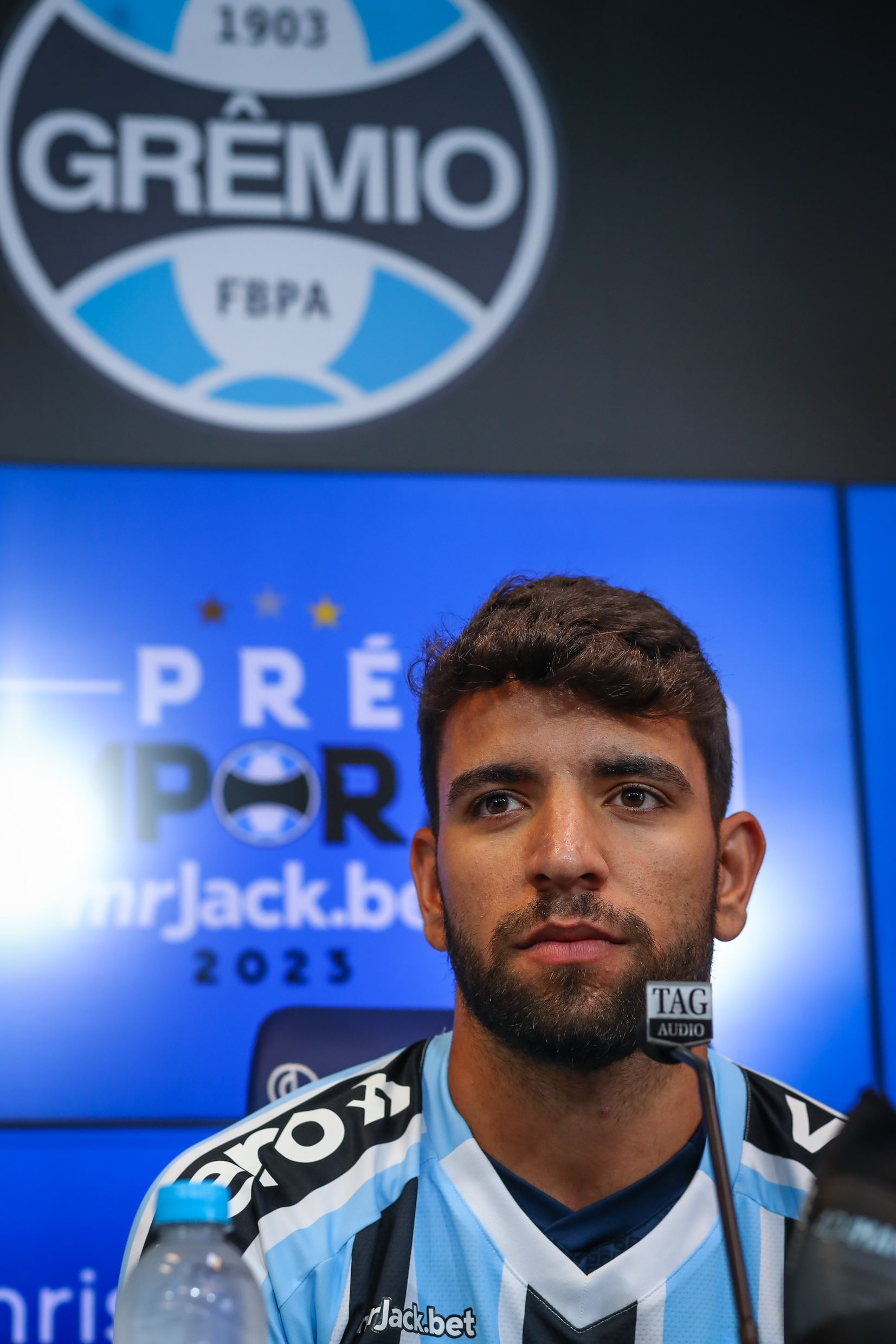 Torcida revoltada: Pepê ‘decepciona geral’ e seu futuro no Grêmio é contestado